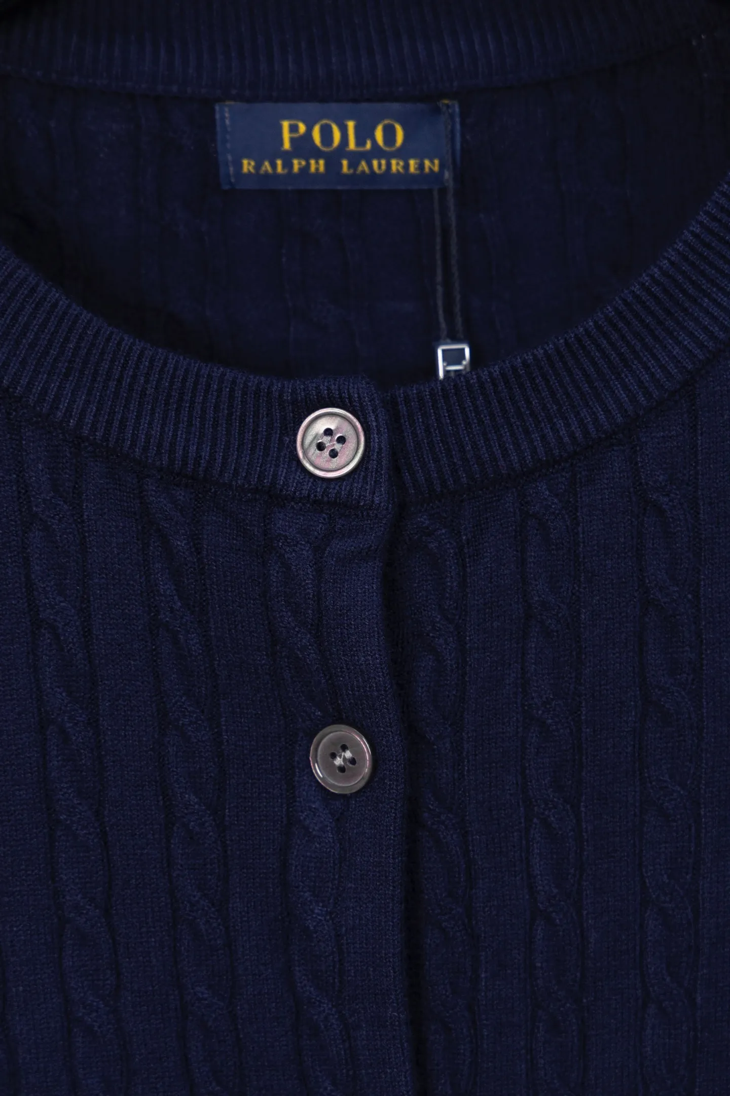 P170 Ralph Lauren Classic Round Neck Solid Color Pony Embroidered Logo Knitted Cardigan Long Sleeve Ralph Lauren Classic Basic Versatile Twist Knitted Cardigan Long Sleeve Main supply platform live broadcast Wholesale entity Replenish when out of stock Not removed from the shelves Quality 1:1 patterning Complete three standards Correct version of pony logo Imported quality cotton yarn Focus on high-end Cost-effective Good quality Needless to say Zhao Lusi's same style is really amazing, so sweet I'm so beautiful. This cardigan is really good-looking. It's simple and easy to wear. It's a must-have for goddess ootd. Good-looking clothes are never picky. A must-have in the wardrobe of goddesses. Size: S-XL. Color: black, apricot, gray, navy, red, white.